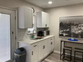 Contemporary Full Studio w/kitchen in McKinney! - Image 3