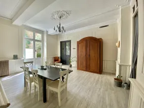 Large character apartment with exterior - Image 2
