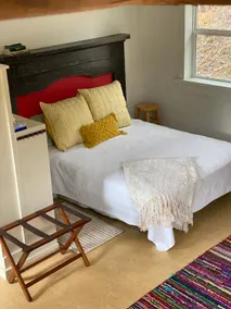 Penland Retreat, Cozy, Open Loft Apartment - Image 4