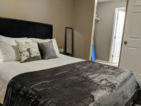Quiet 2BR2Bath Condo Near Westview w/ UG Parking - Image 5