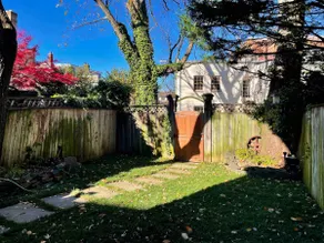 Cozy Georgetown Gem with Free Parking - Image 4