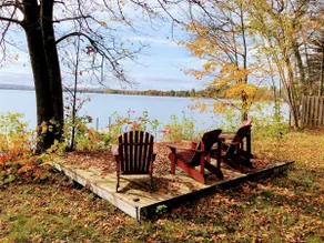 Don’t miss fall colours- Sunny 3 bdrm Golden Lake - Image 2