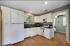 Lovely peaceful home mins. away downtown&Domain - Image 5