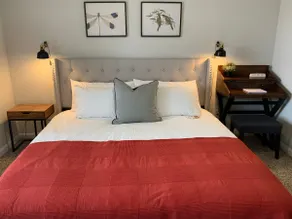 Newly Furnished 1BR Unit w/ Hermann Park View - Image 4