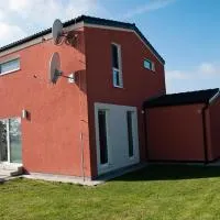 The solitary standing quest house - Image 3