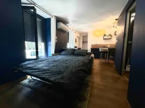 Beautiful Downtown Apartment - Image 5
