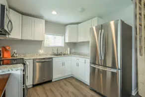 New Studio! Foam Bed, Hot Tub, Close to Downtown! - Image 5
