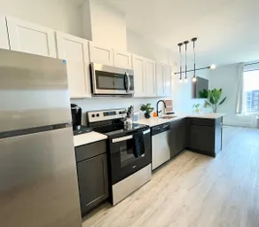 King 1BR w/ Pool + Gym Near EWR & MetLife - Image 5