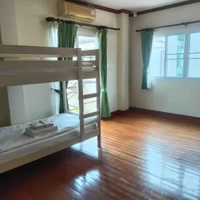 Cheerful 2 bedroom home with private pool. - Image 3