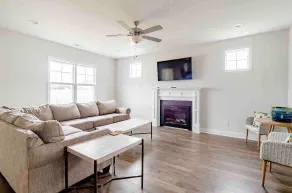 Beautiful 4bd home nearby I-95 - Image 2