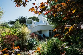 Unique Sculptured House with Private Beach Access - Image 2
