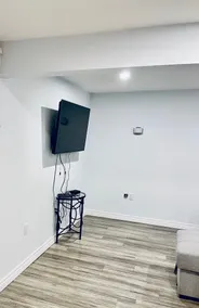 Amazing Unique Style Apartment Off Airport Road - Image 4