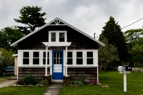 Cottage by the Bay - Image 2