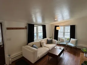 Cozy Home in the Heart of Alfred - Image 5