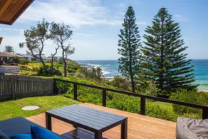 Seaview I Pet Friendly with Stunning Views I 1 Min to Beach - Image 2