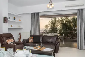 Nina's Villa, Cosy Seaview Retreat - Image 3