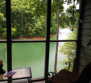 Charming Condo Lakefront - Image 4
