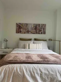 Lovely one bedroom w/a fireplace & outdoor space - Image 2