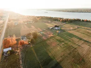 Beautiful 7BR Country Farmhouse with Yoga Studio - Image 2