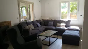 Family villa ideally located on the Basin with heated pool - Image 3