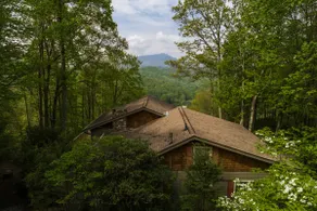 Yeehaw Lodge: Cozy cabin with million dollar views - Image 3