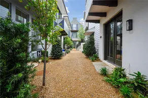 3 Story 2BR-2.5BA Townhouse w/Terrace/pool Downtown ATL - Image 5