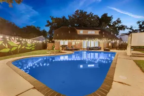 Whimsy Retreat*pool*5BRs*10 Beds*3TVs*China town - Image 5
