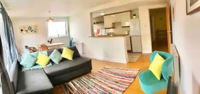 Bright and Modern West End Apartment with free parking - Image 3