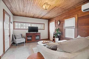 The Main St Carriage House - a charming cottage - Image 4