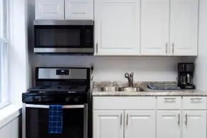 ***BEST LOCAL APARTMENT MINUTES TO NYC *** - Image 5
