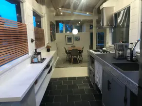 Deep Cove Modern Seaside Suite & Hidden Cottage - Image 5