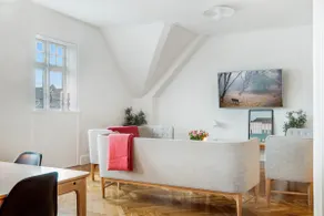 DESIGN. COMFORT. LOCATION. MASSIVE 250sqm. ENJOY! - Image 3