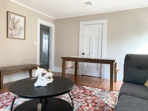 Newly Renovated Spacious 4BR peaceful downtown Apt - Image 4
