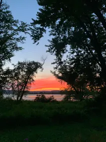 Mississippi River Home / HOT TUB / Sleeps 8 - Image 2