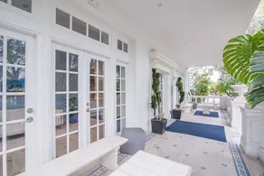 208-South Beach Elegance - Image 5