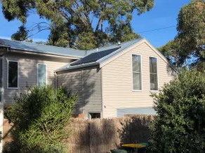Self-contained Bungalow at Point Roadknight beach - Image 2