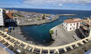 Penthouse on seafront with swimming pool - Image 4