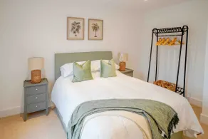 Brand new beautiful apartment @ Mount Wise. - Image 4