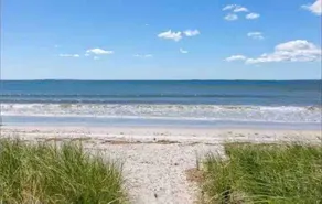 Sunny, spacious family beach retreat! - Image 4
