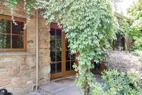 Stonehenge Retreat - Image 2