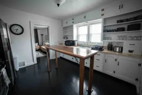 Farmhouse Style Home close to Downtown Green Bay - Image 5