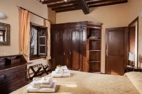 APARTMENT POLIZIANO IN TUSCAN VILLA - Image 3