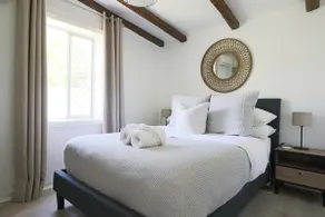 Rustic Chic 200 metres from CBD - Image 4
