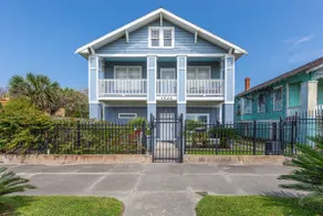 Blue House by the Beach - Upstairs Unit - Image 2