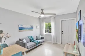 Delightful Modern Apartment - 3 miles to the Beach - Image 3