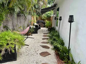 Flora's Garden Apartment/Studio - Image 3