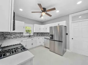 Chicago 4BR Home with 10 Beds – Sleeps a Crowd - Image 5