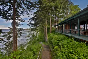 Tidecrest: High-Bluff Hideaway & Beach-Front Cabin - Image 3