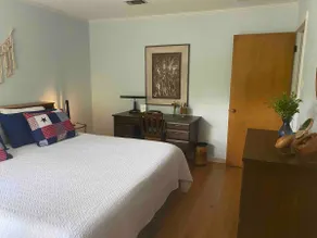 Northwoods Nest/ 3 miles to Oaklawn/King Bed/Patio - Image 4