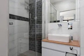 Island Club Hotel & Apartments - Image 4